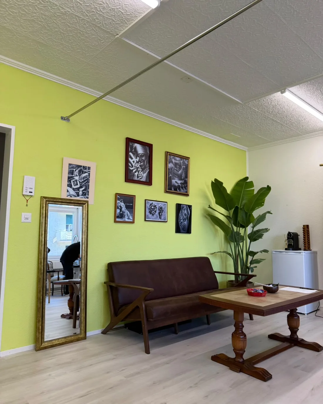 Waiting area at the Ink Flow studio